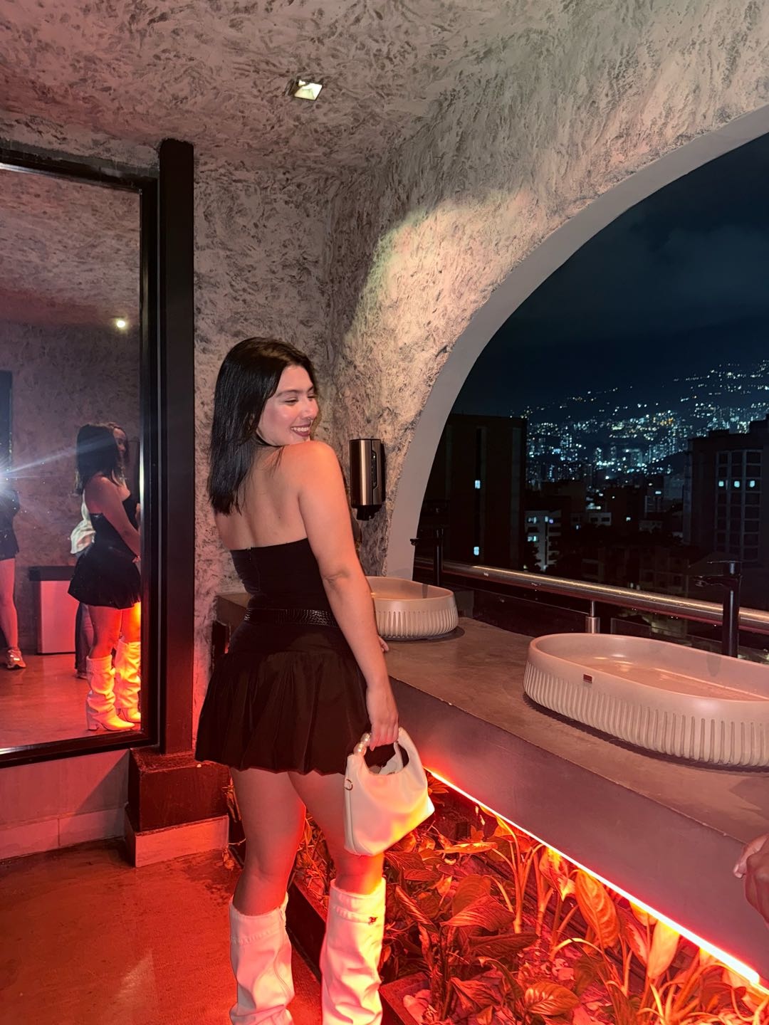 Samanta, a host from Colombia, on camera for a live video chat