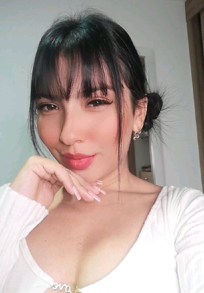 Samanta — video chat host from Colombia